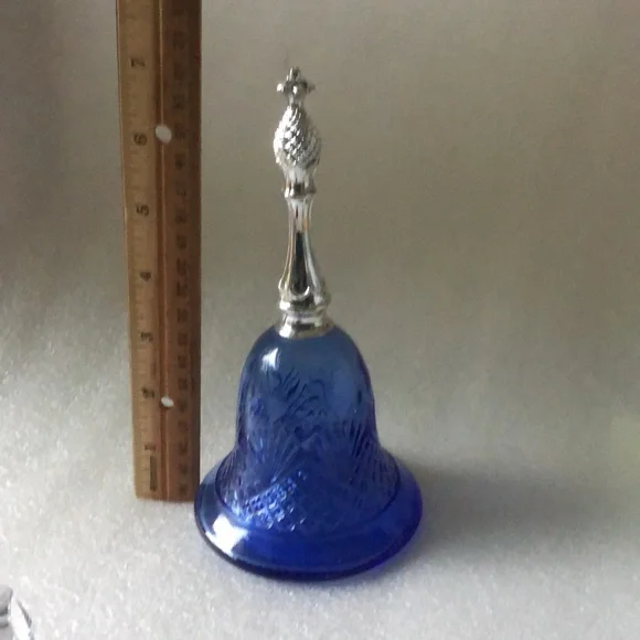 Vintage 1976 Avon blue bell perfume bottle - Picture 5 of 8